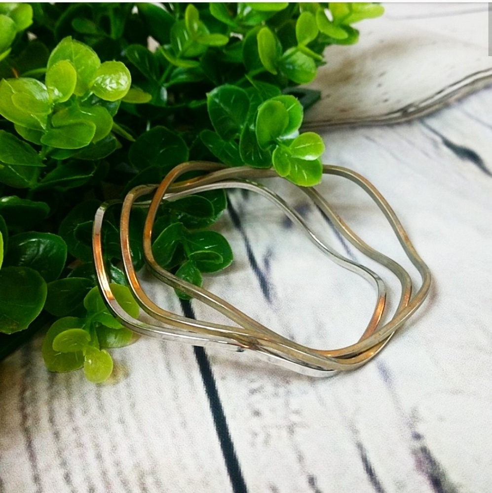 5/$25 3 Piece Wavy Bangle Bracelet Set